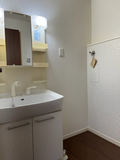 【洗面所】 | 東山邸戸建て | ゆったりとスペースのある洗面所