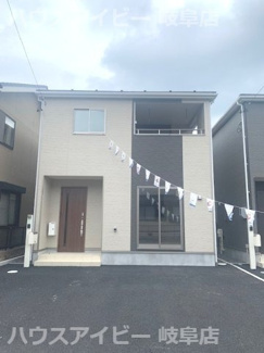 【外観】 | 岐阜市粟野東　新築建売全3棟　お車スペース並列3台可能！インナーバルコニーのあるお家　バス停徒歩3分！