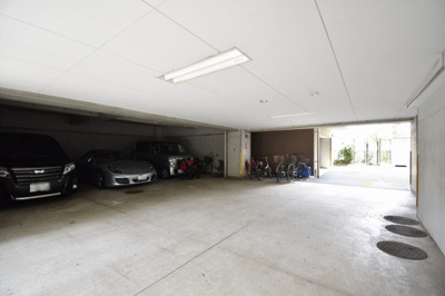 【駐車場】 | グエル関内 | 平置駐車場です。
