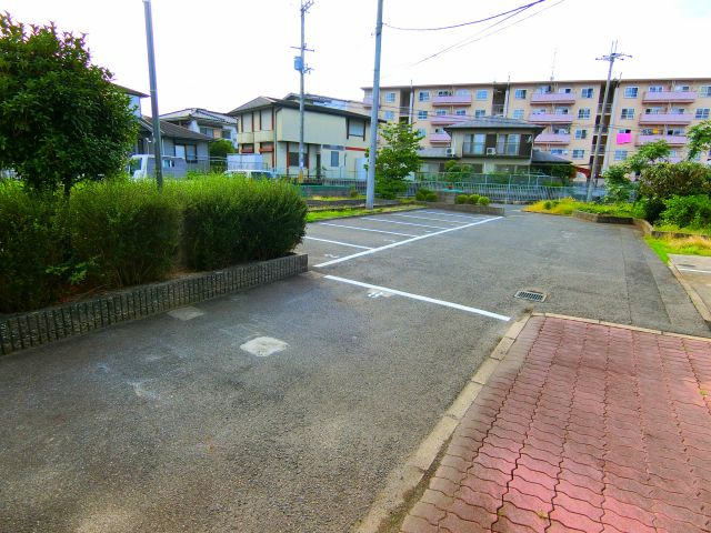 ウイング堺の駐車場
