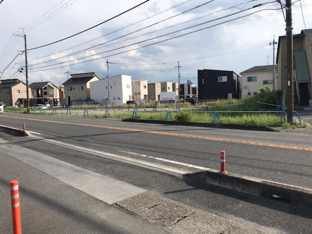 守山市水保町　売土地の前面道路含む現地写真