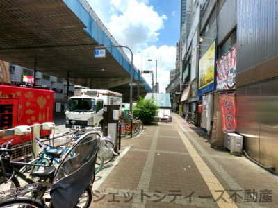 【周辺】 | ワイワイオー東通り店舗 | 東側出入口御堂筋に面しています