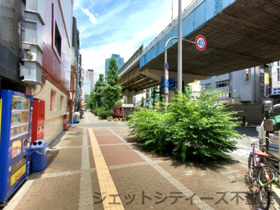 【周辺】 | ワイワイオー東通り店舗 | 東側出入口御堂筋に面しています