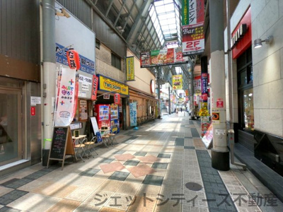 【周辺】 | ワイワイオー東通り店舗 | 西側出入口商店街に面しています
