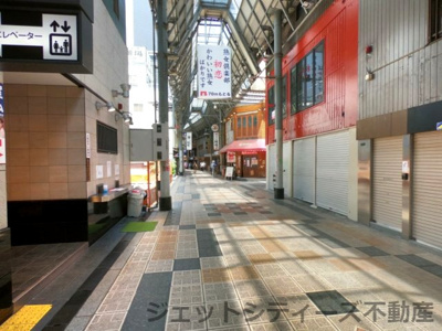 【周辺】 | ワイワイオー東通り店舗 | 西側出入口商店街に面しています