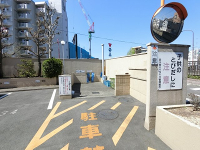 【その他共用部分】 | 石川台ハイライズ | ゴミ置き場スペースです。
管理人さんもいますので共用部分も綺麗に保たれています。