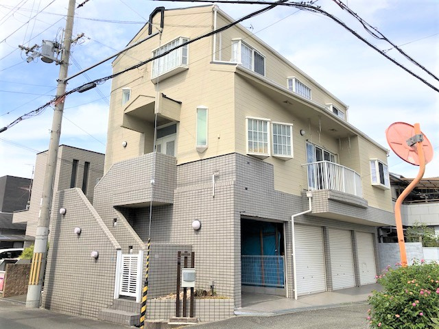 北山宅貸家の外観|角地になります。