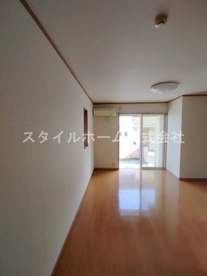 【居間・リビング】 | レガーロカルドA棟 | おしゃれなリビングです