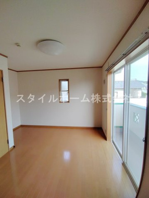 【洋室】 | レガーロカルドA棟 | 使い勝手のいい洋室です