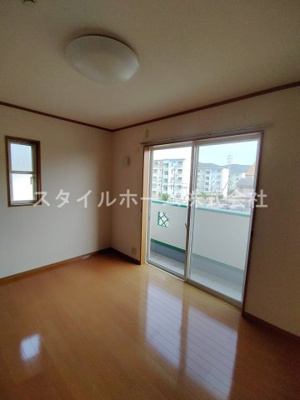 【寝室】 | レガーロカルドA棟 | 落ち着いて過ごせるお部屋なので、寝室にいかがでしょうか