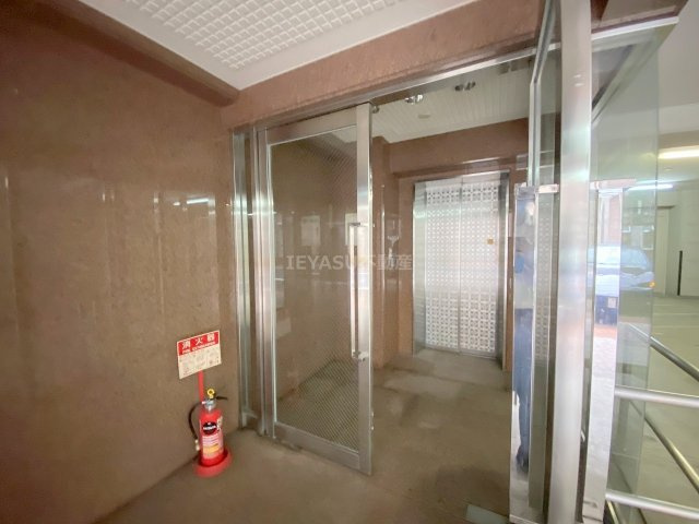 八重洲第2ビルのエントランス