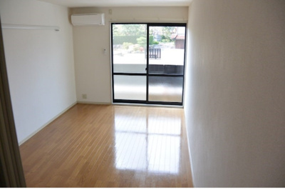 【寝室】 | ジョイフル春日西