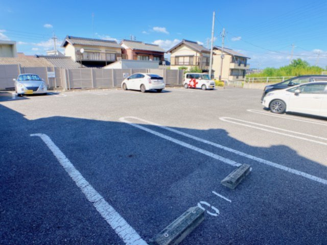 ヴィラージュ乙川の駐車場