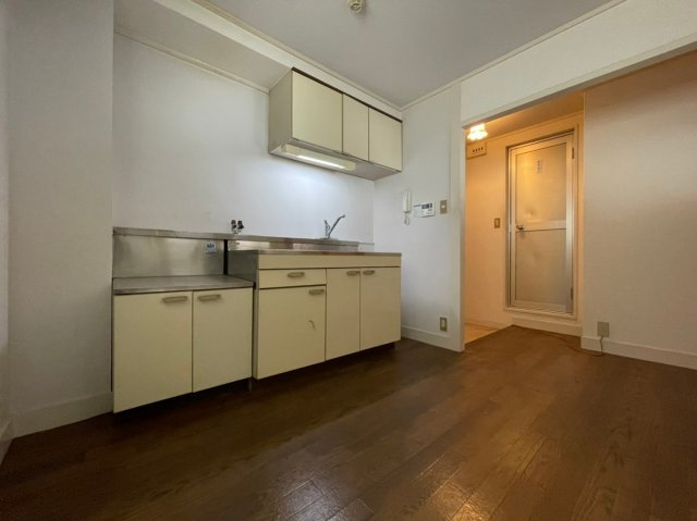 サリーズ千代ヶ丘の居間・リビング