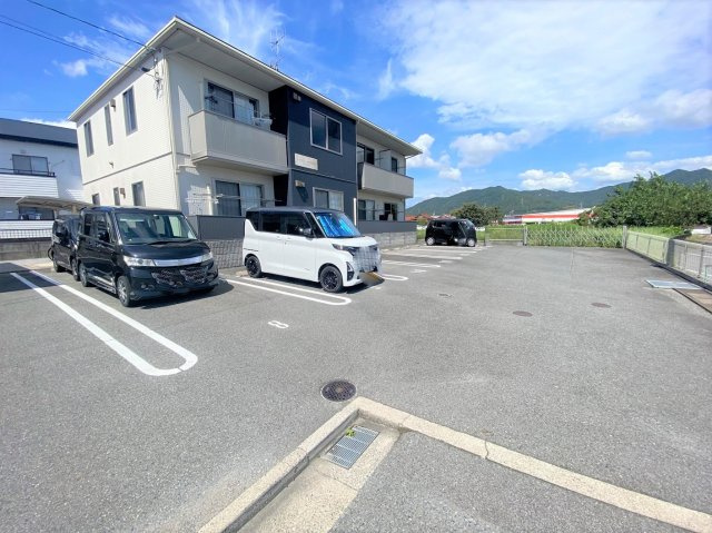 シャルムナイトウ　Ｂ棟の駐車場