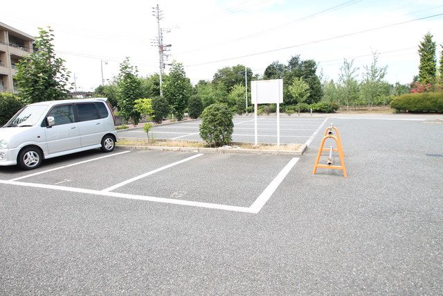 グランドールの駐車場