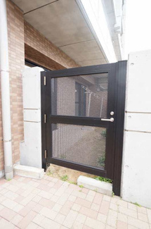 【その他共用部分】 | テラスから出入りもできます。
