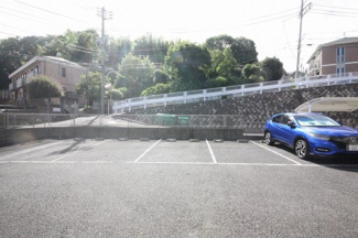 【駐車場】 | アモーレヴィータ城郷　　　敷地内駐車場がありますので、重い荷物や雨天時にも便利です♪