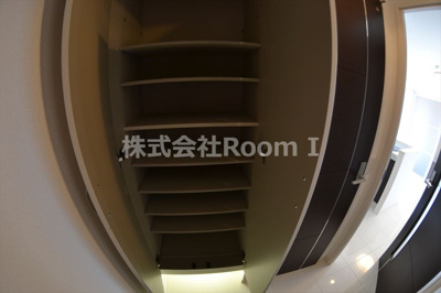 【玄関】 | ＧＡＬＬＥＲＹ谷町 | ゆったりとした玄関です