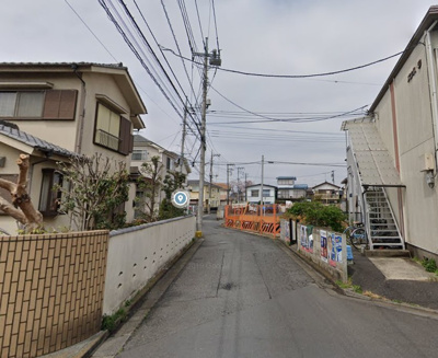 【前面道路含む現地写真】 | 西東京市泉町1丁目　新築戸建 | 前面道路は閑静な住宅地の通りとなるため、車通りは多くありません。