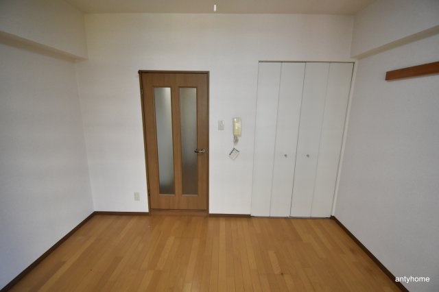 モンテ新大阪　仲介手数料無料の居間・リビング