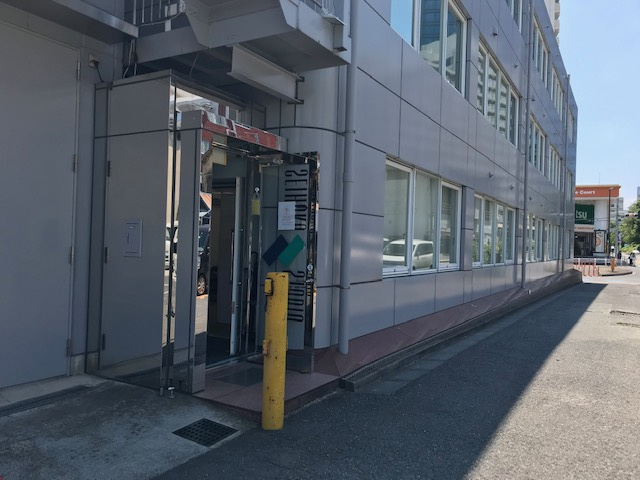 第5三池ビルのエントランス
