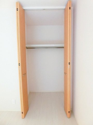 【収納】 | デスモスペース | 洋室6.6帖のお部屋にあるクローゼットです♪洋室のお部屋それぞれにクローゼットがあると便利ですね！