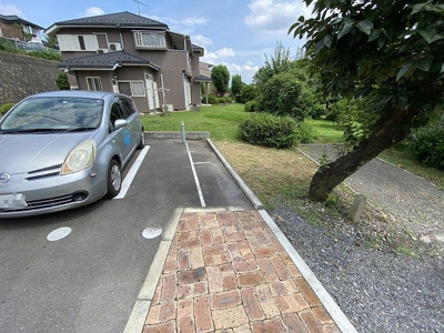 【その他共用部分】 | デスモスペース | 敷地内にバイク置き場を完備しています！バイクをお持ちの方にオススメです♪