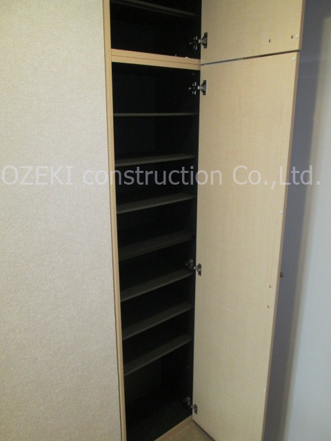 プラシード新越谷の玄関