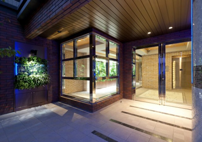 【エントランス】 | セルアージュ横濱阪東橋アヴニール | ミドリエとｙａｍａｇｉｗａの照明を使ったオシャレなアプローチ。