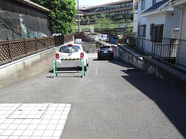 リヴュール・ベルテの駐車場