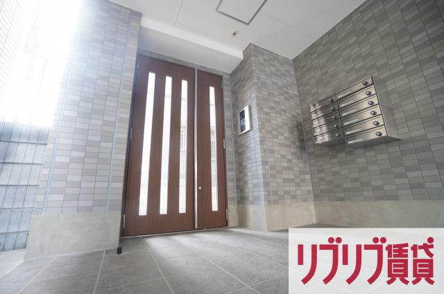 フォルセーヌ本千葉のエントランス