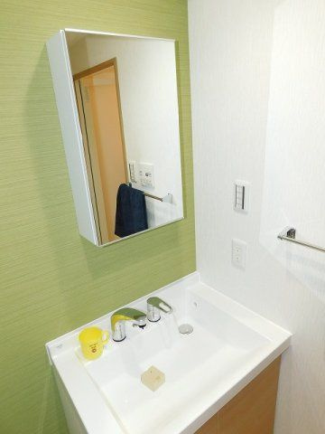 【洗面所】 | Premium Town Place | ※同建物同型のお部屋　（小物はつきません）
