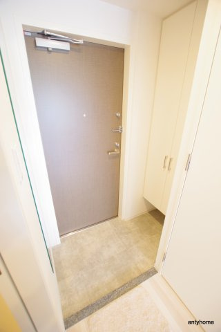 エスグランデ難波サウス　仲介手数料無料の玄関