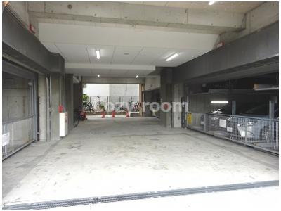 【駐車場】 | セレニテ新大阪弐番館 | 車をお持ちの方に嬉しい駐車場付きの物件です