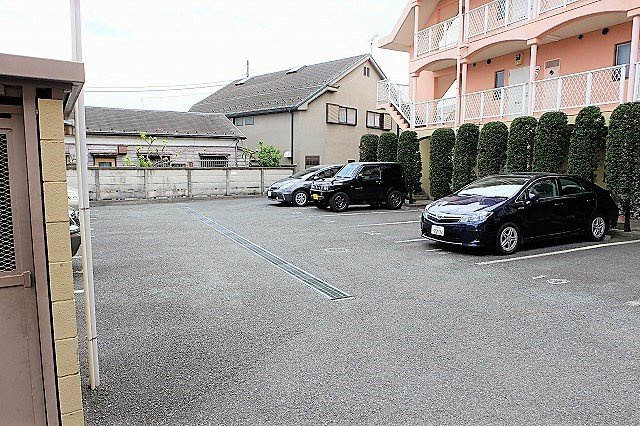 アミスタの駐車場