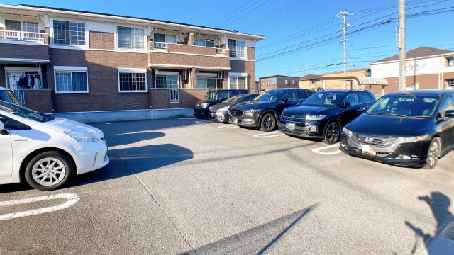 セレーノ Sの駐車場