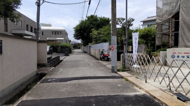 箕面市半町１丁目の新築一戸建の前面道路含む現地写真