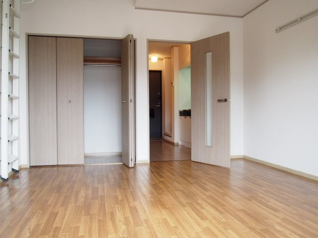 エクレールフラッツ【キャッシュバック対象物件】の居間・リビング|ゆったり過ごせるリビングです