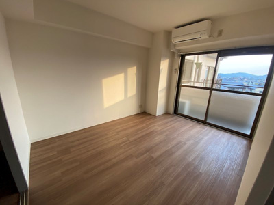 【居間・リビング】 | エーデル音羽 | 落ち着いて過ごせるお部屋なので、寝室にいかがでしょうか