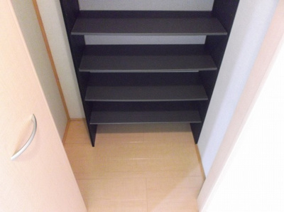 【設備】 | フォンティーヌ結城 Ａ | シューズクロークです！