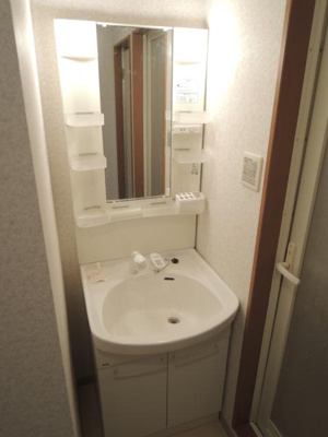 【洗面所】 | プリエール・ケイ・エム | 忙しい朝には欠かせない洗面所です