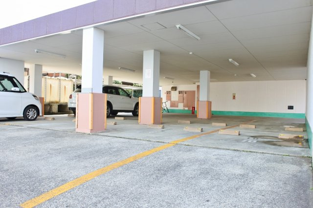 アネックス和総の駐車場