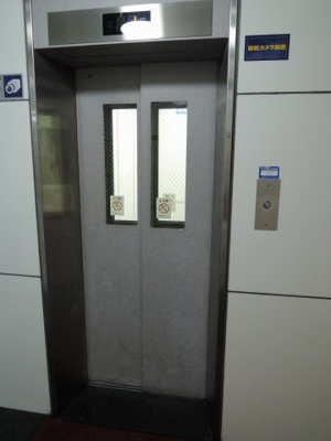 【その他共用部分】 | ル・グラン元町 | お買い物時やベビーカーの出し入れに便利なエレベーター付です。