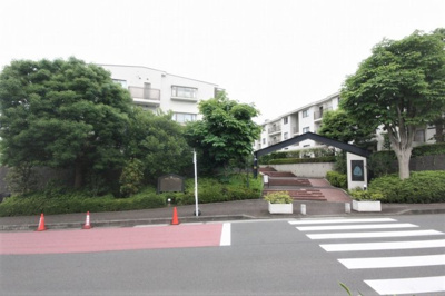 【展望】 | カサベルデ横浜Ｂ | カサベルデ横浜Ｂ　　　陽当たり良好ですので、お洗濯物もお布団もポッカポカです♪前面道路は広い道路ですので、帰宅が遅くなっても安心です♪