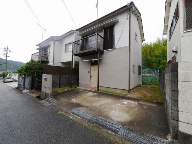 東大池3丁目貸家の外観