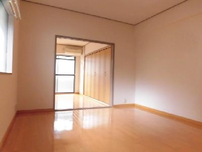 第一パールハイツ上杉の居間・リビング