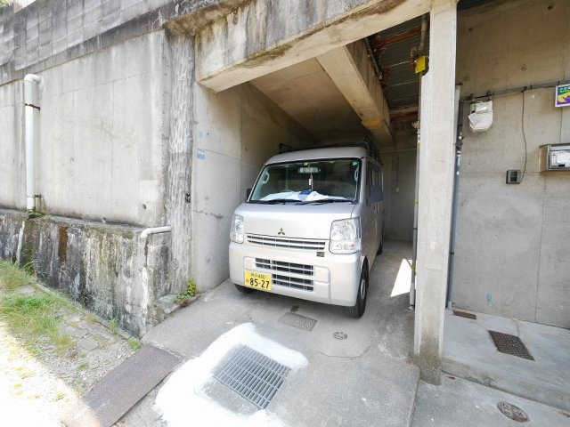 ソレイユ鈴南7の駐車場