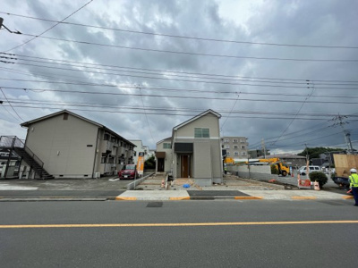 【前面道路含む現地写真】 | 日野市神明1丁目新築戸建て　2号棟（残り1棟） | 前面道路含む現地写真です