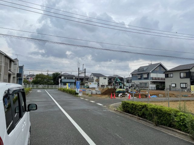 【前面道路含む現地写真】 | 日野市南平4丁目新築戸建て5棟現場2号棟